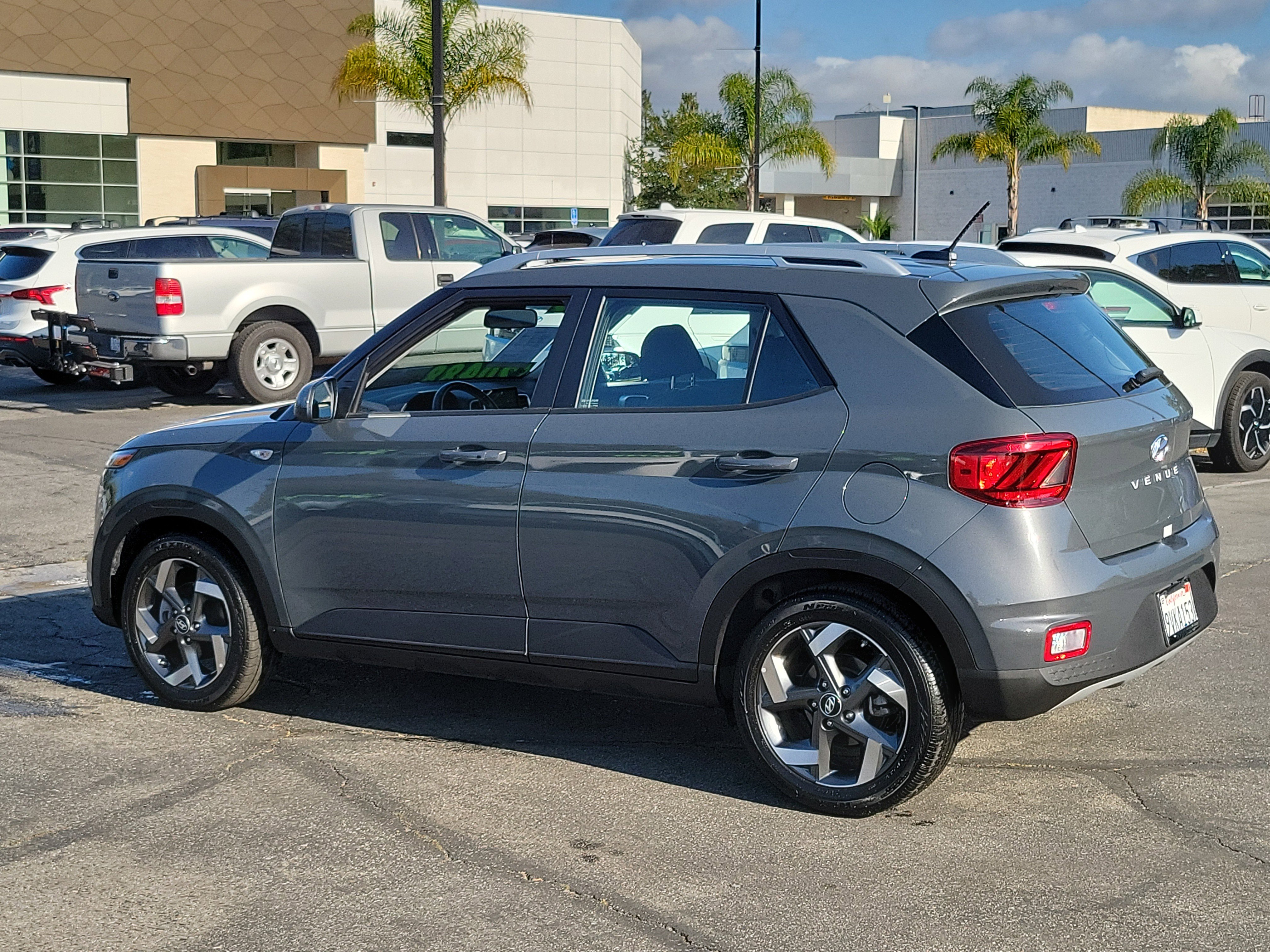 Certified 2025 Hyundai Venue SEL FWD image 24