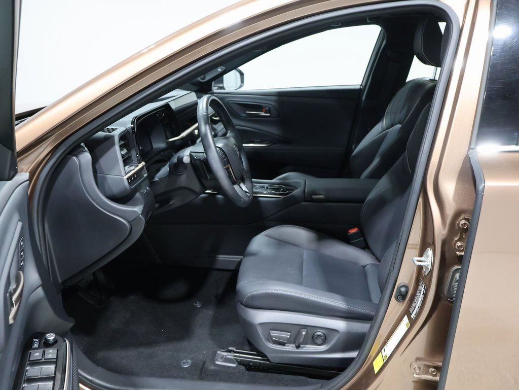 Used 2025 Toyota Crown Signia image 9