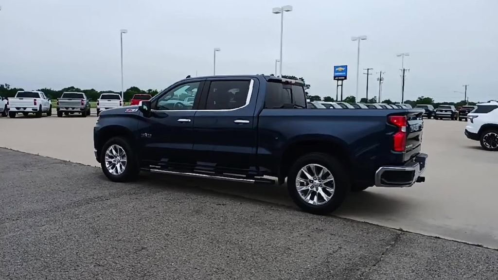 Used 2021 Chevrolet Silverado 1500 LTZ w/ Technology Package AWD/4WD image 6