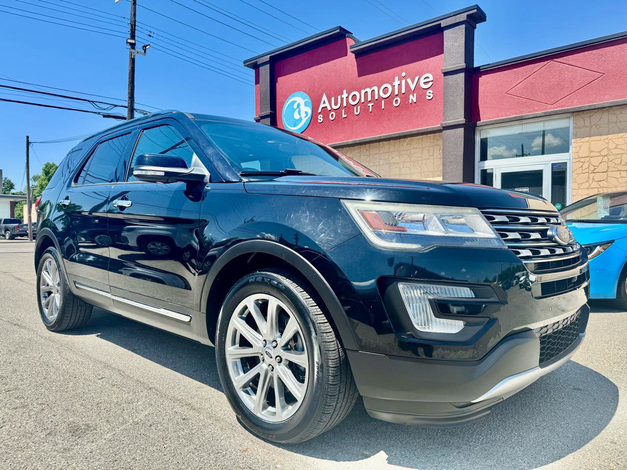 Used 2017 Ford Explorer Limited FWD image 2