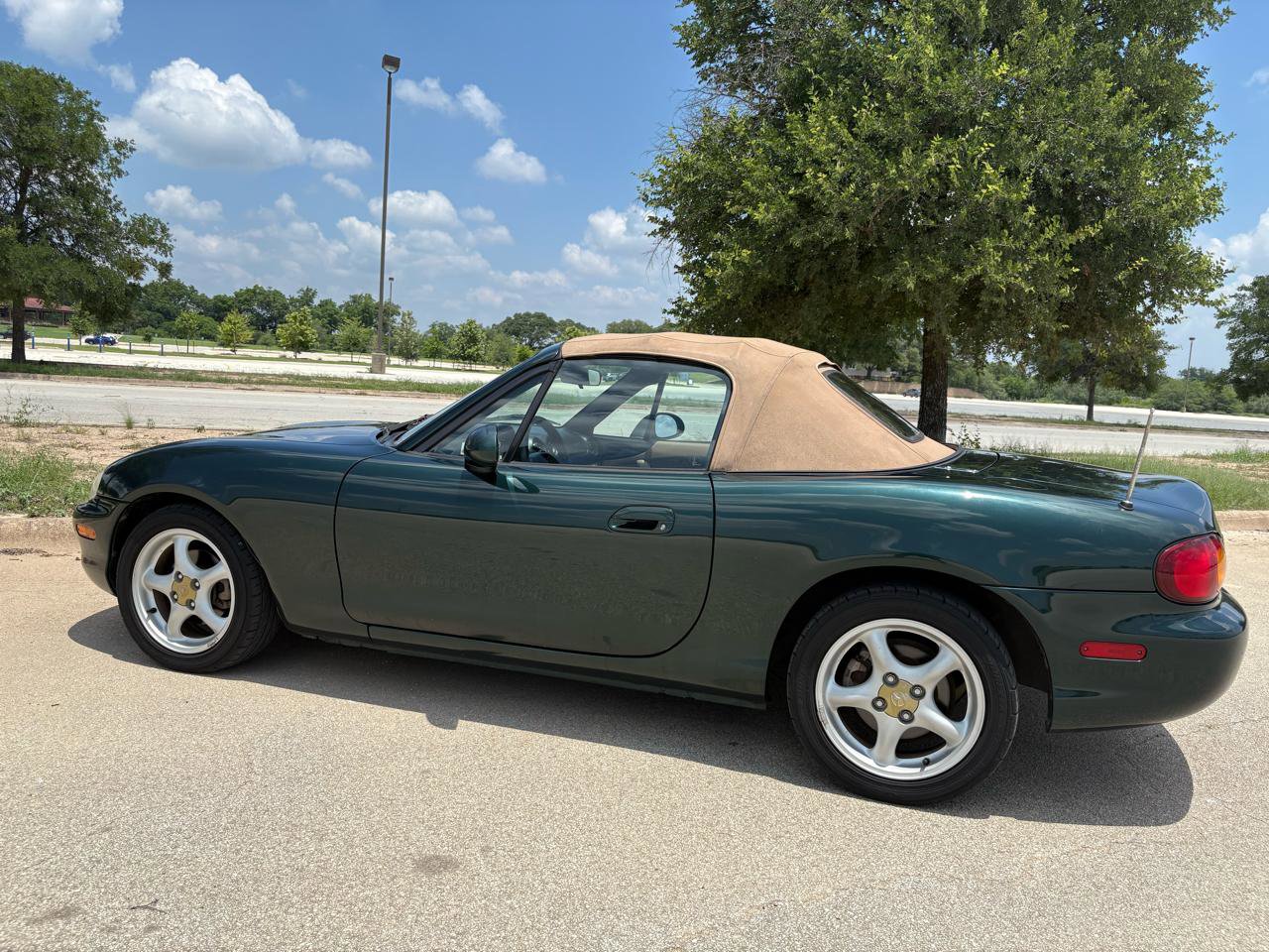 Used 1999 MAZDA MX-5 Miata RWD image 8