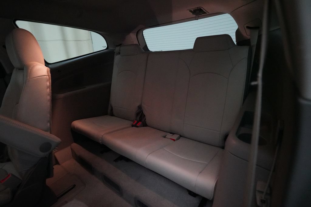 Used 2016 Chevrolet Traverse LT FWD image 17