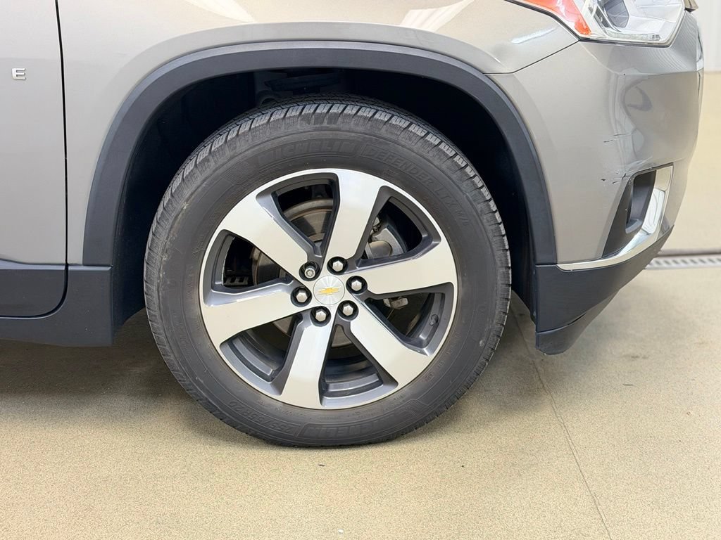 Used 2019 Chevrolet Traverse LT w/ LT Premium Package FWD image 4
