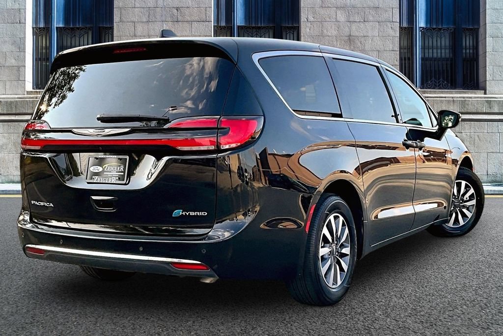 Used 2024 Chrysler Pacifica Limited FWD image 11
