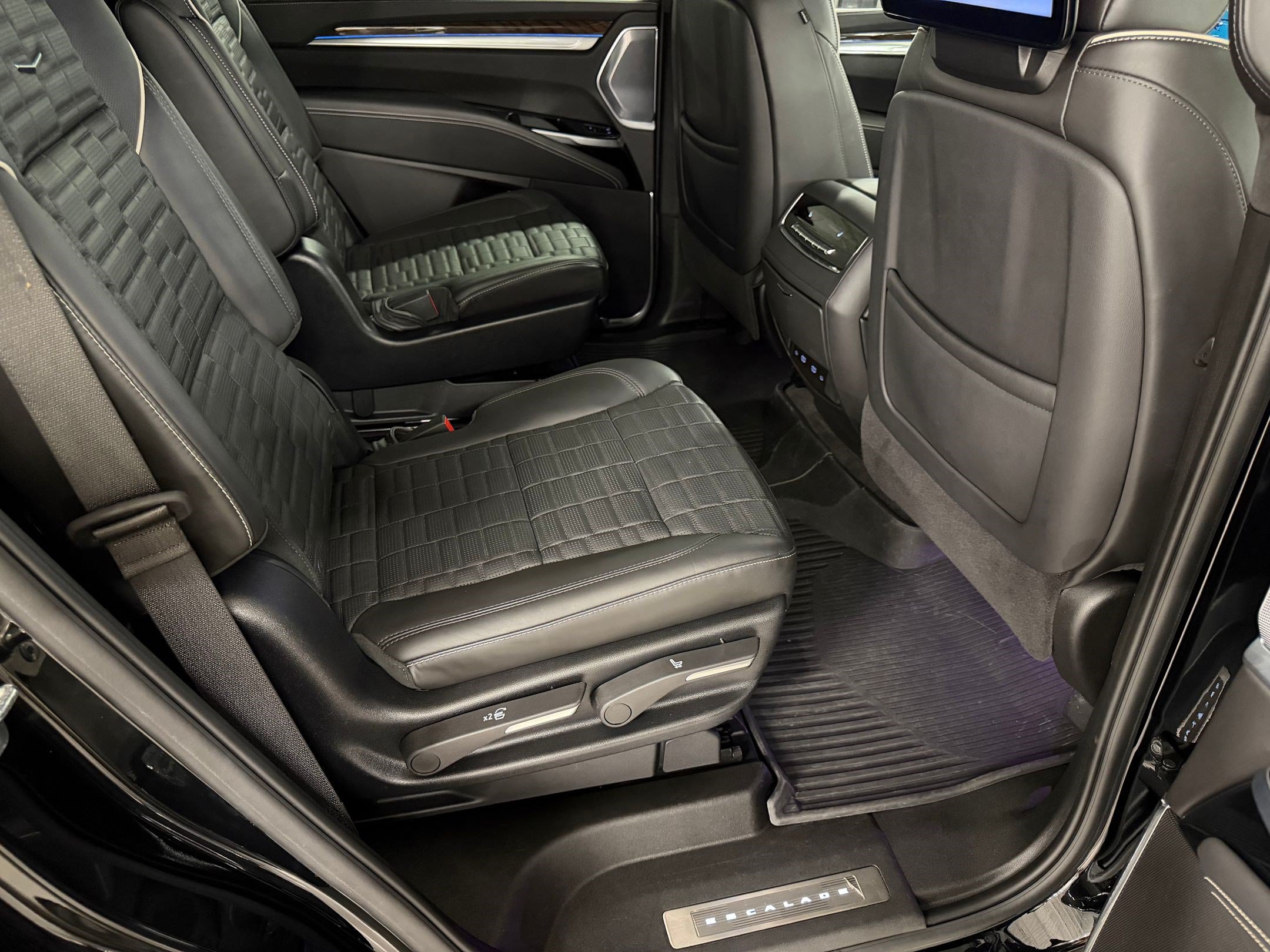 Certified 2025 Cadillac Escalade Sport Platinum w/ LPO, ONYX Package AWD/4WD image 55
