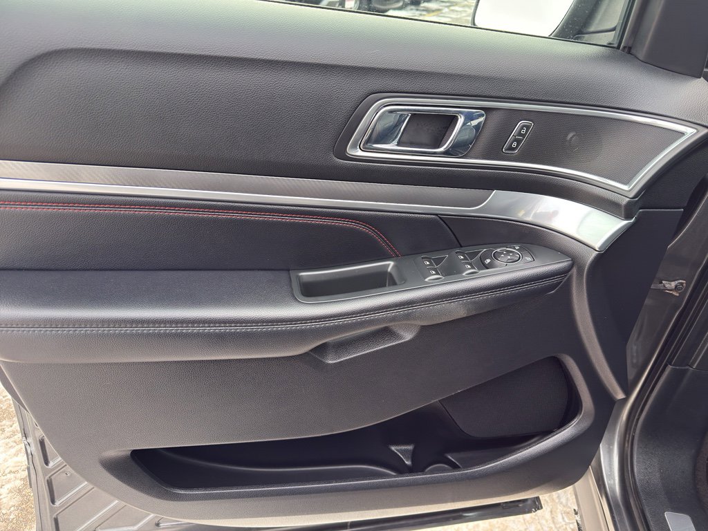 Used 2018 Ford Explorer Sport image 13