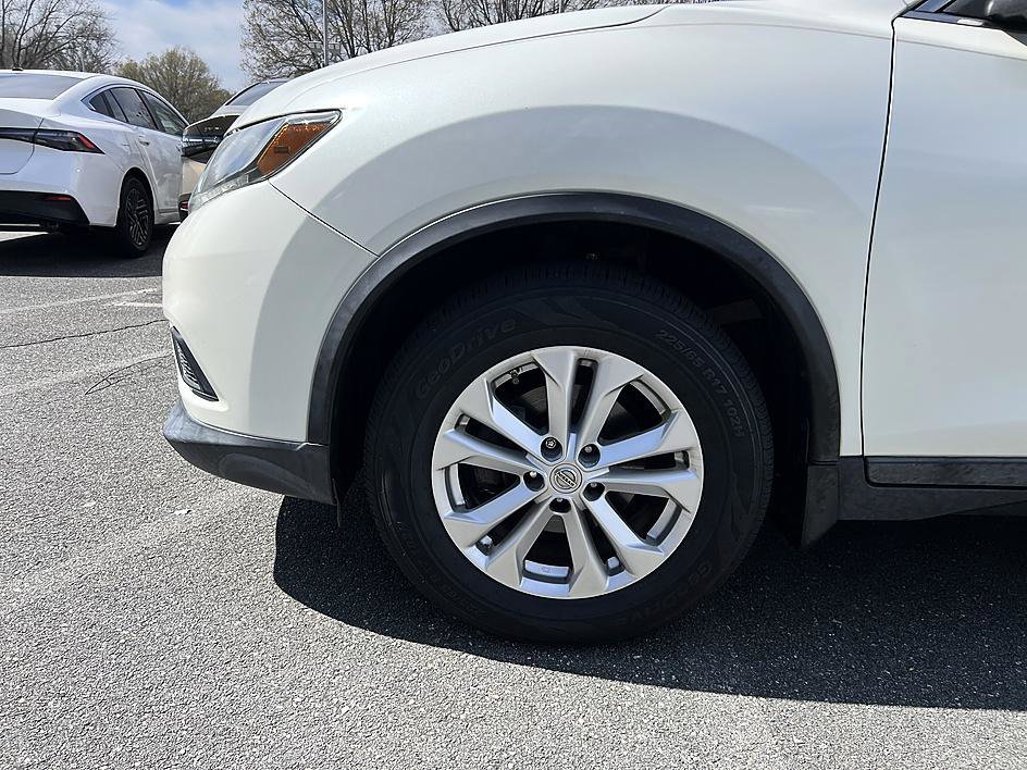 Used 2015 Nissan Rogue SV w/ SV Moonroof Package image 11
