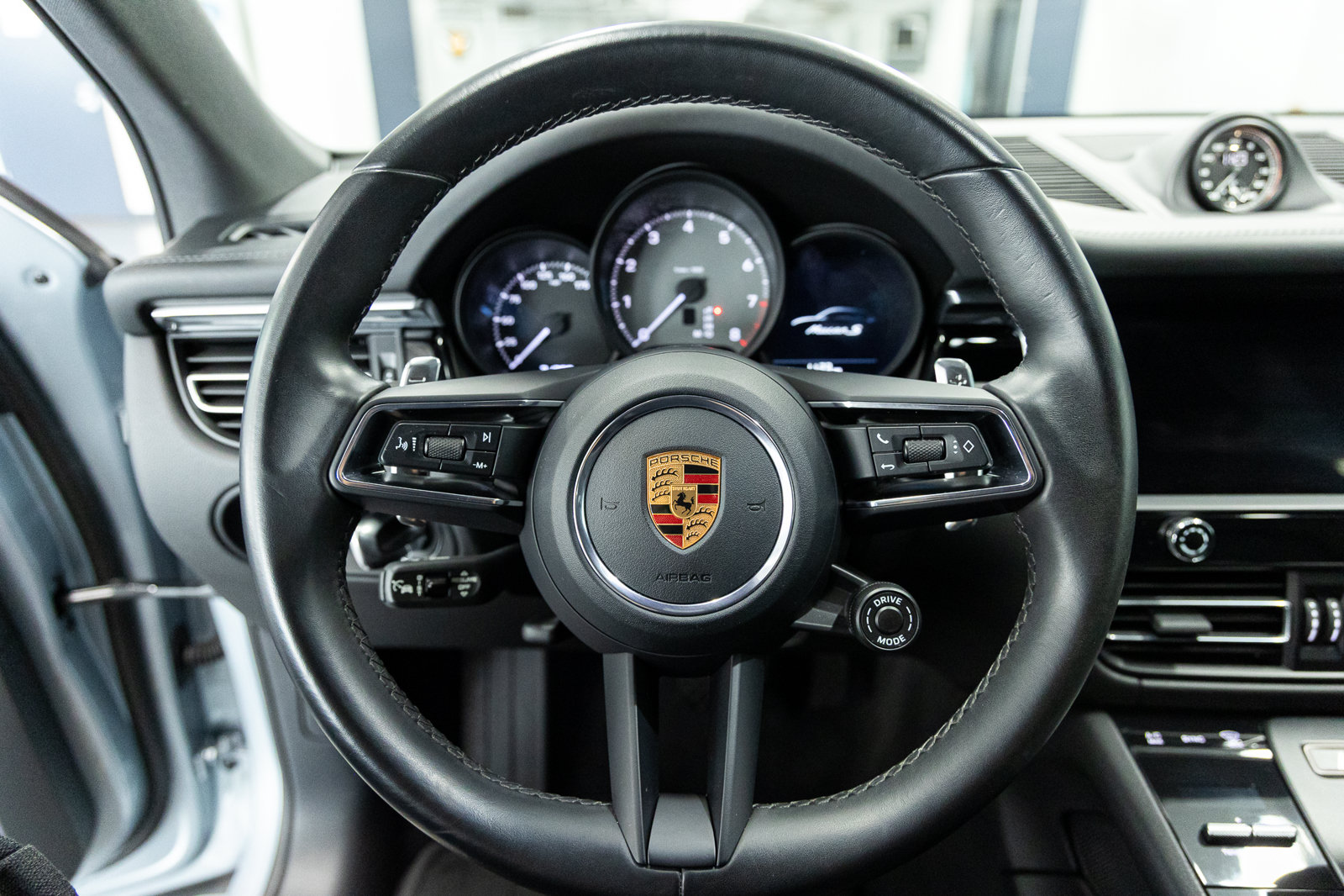 Used 2022 Porsche Macan S w/ Premium Package Plus AWD/4WD image 25