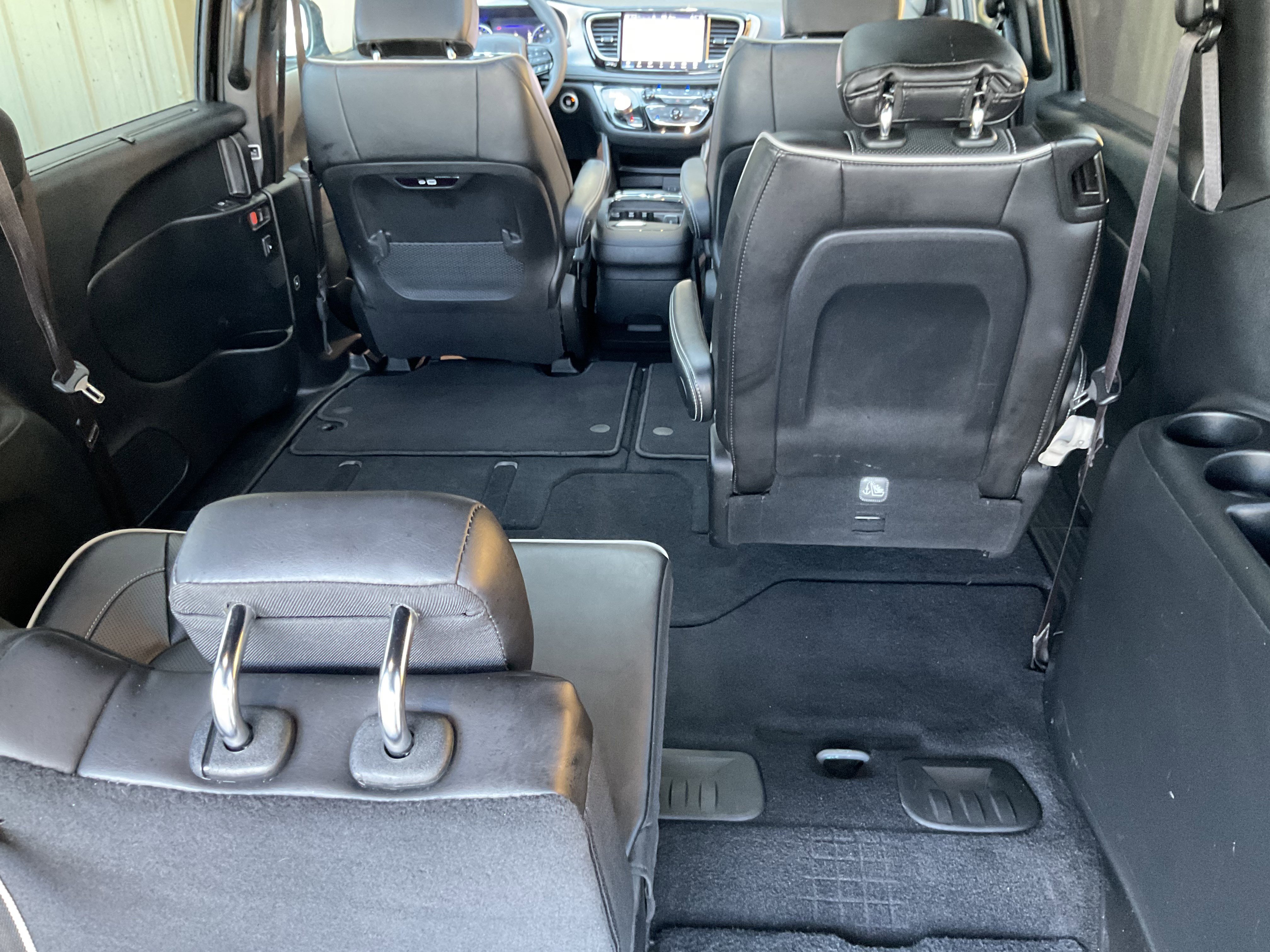 Used 2025 Chrysler Pacifica Limited FWD image 52