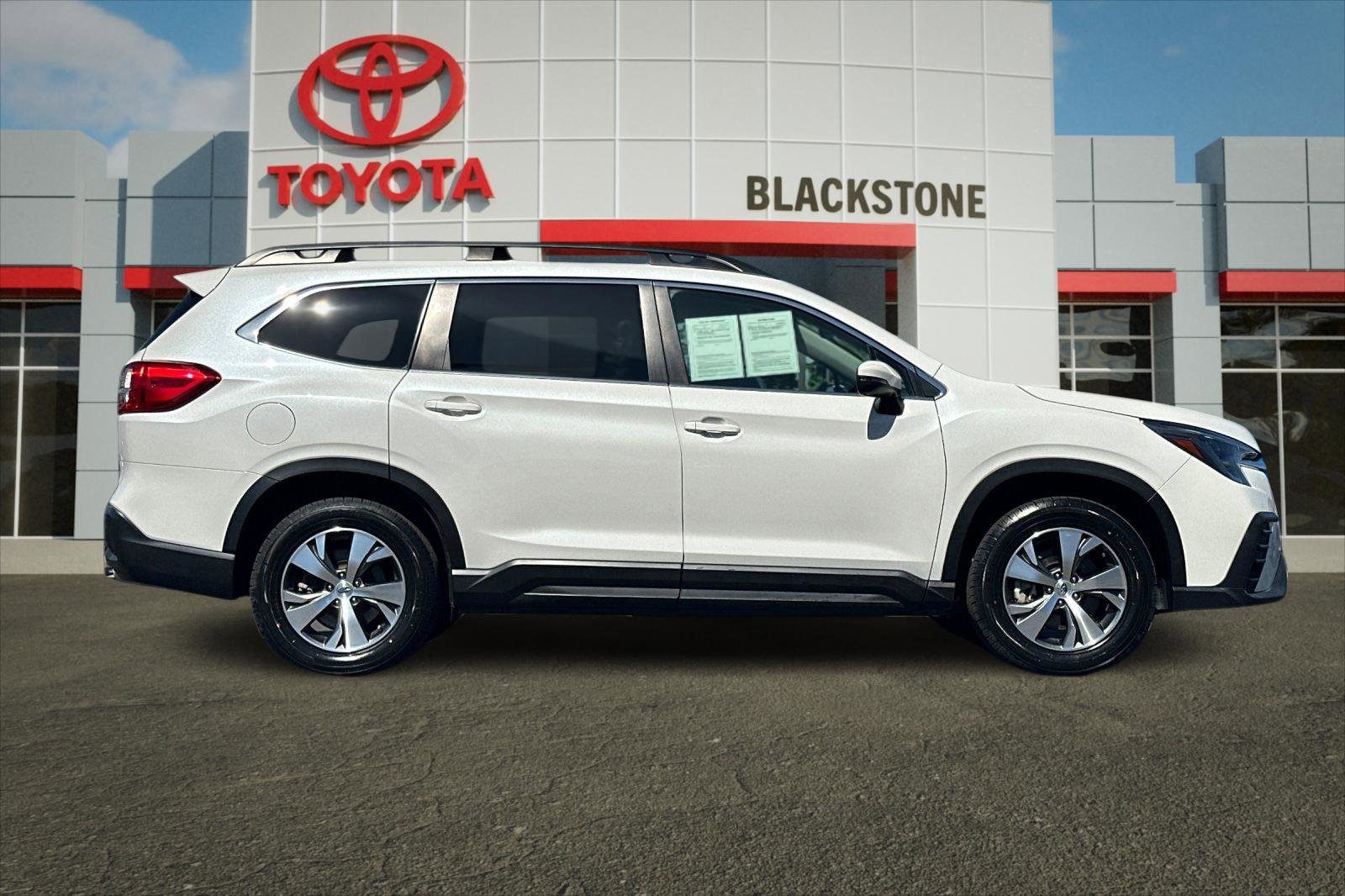 Used 2023 Subaru Ascent Premium w/ Convenience Package AWD/4WD image 2