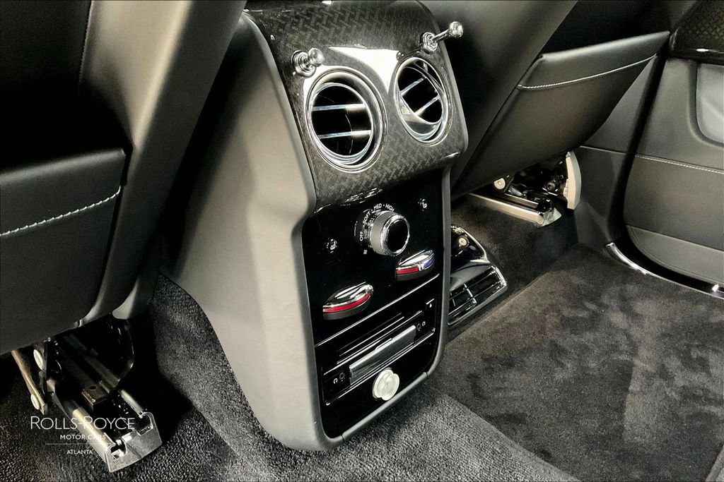 Certified 2022 Rolls-Royce Cullinan Black Badge w/ Dark Exterior Package image 30