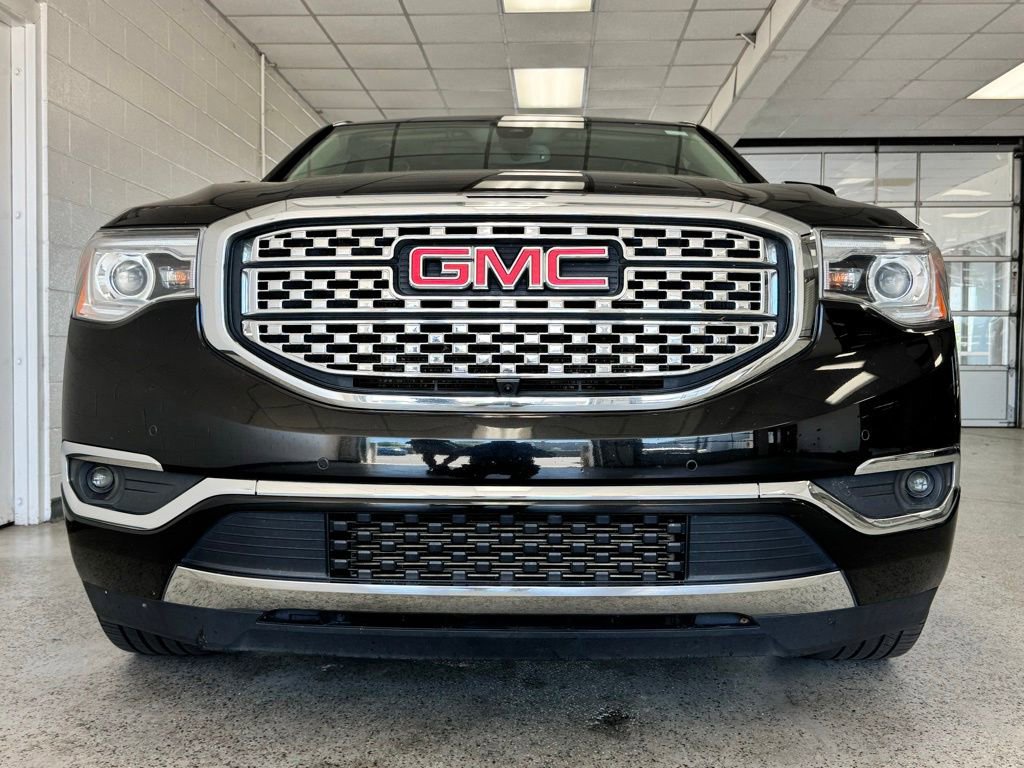 Used 2019 GMC Acadia Denali w/ Technology Package FWD image 4