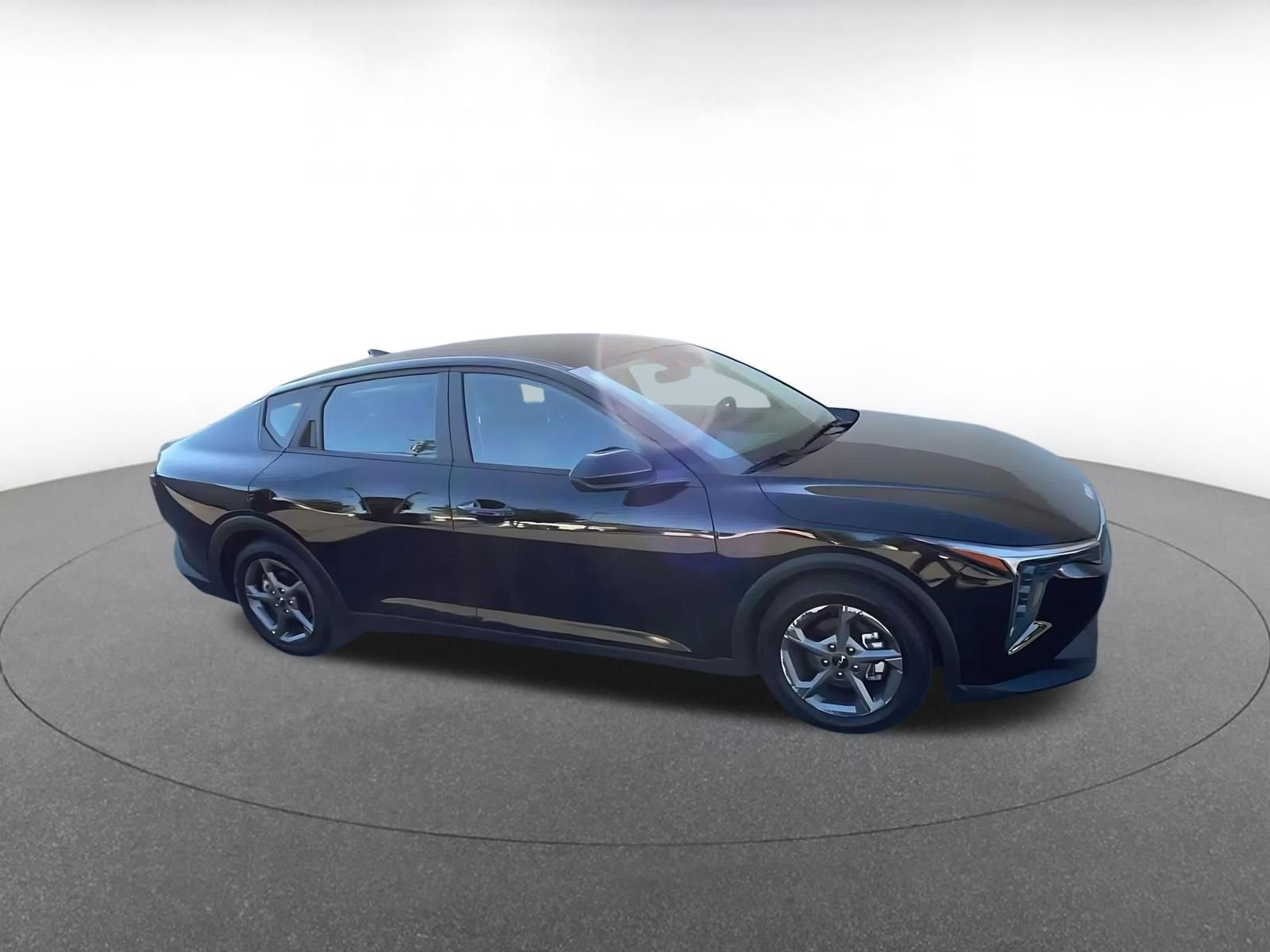 Used 2025 Kia K4 LXS image 2