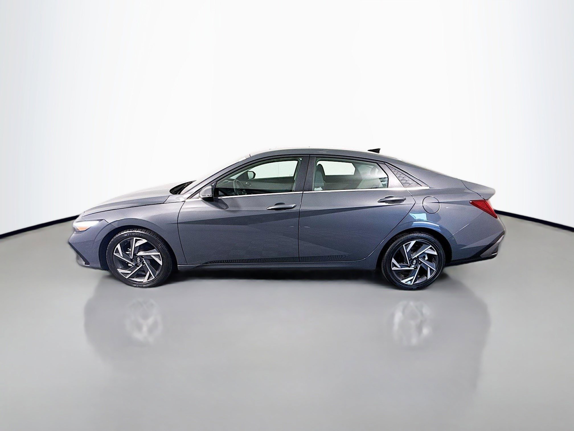 Used 2025 Hyundai Elantra Limited image 6