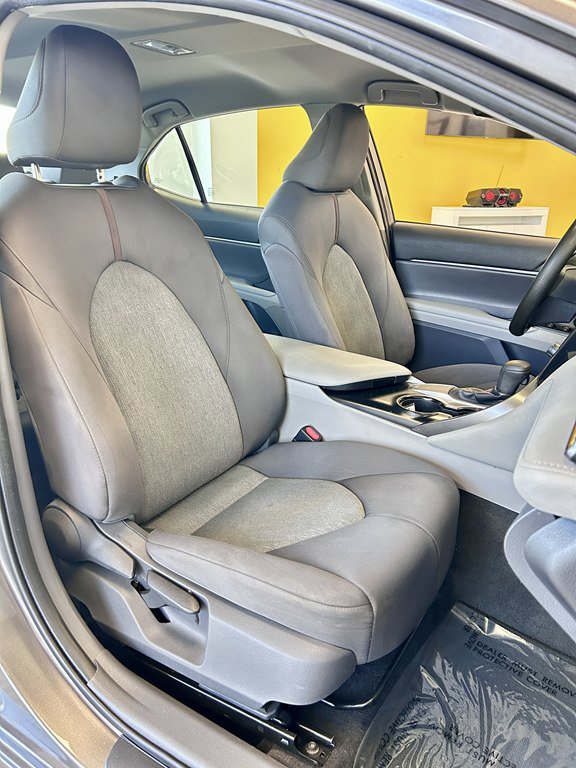 Used 2019 Toyota Camry L image 16