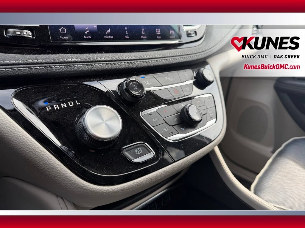 Used 2023 Chrysler Pacifica Limited FWD image 19