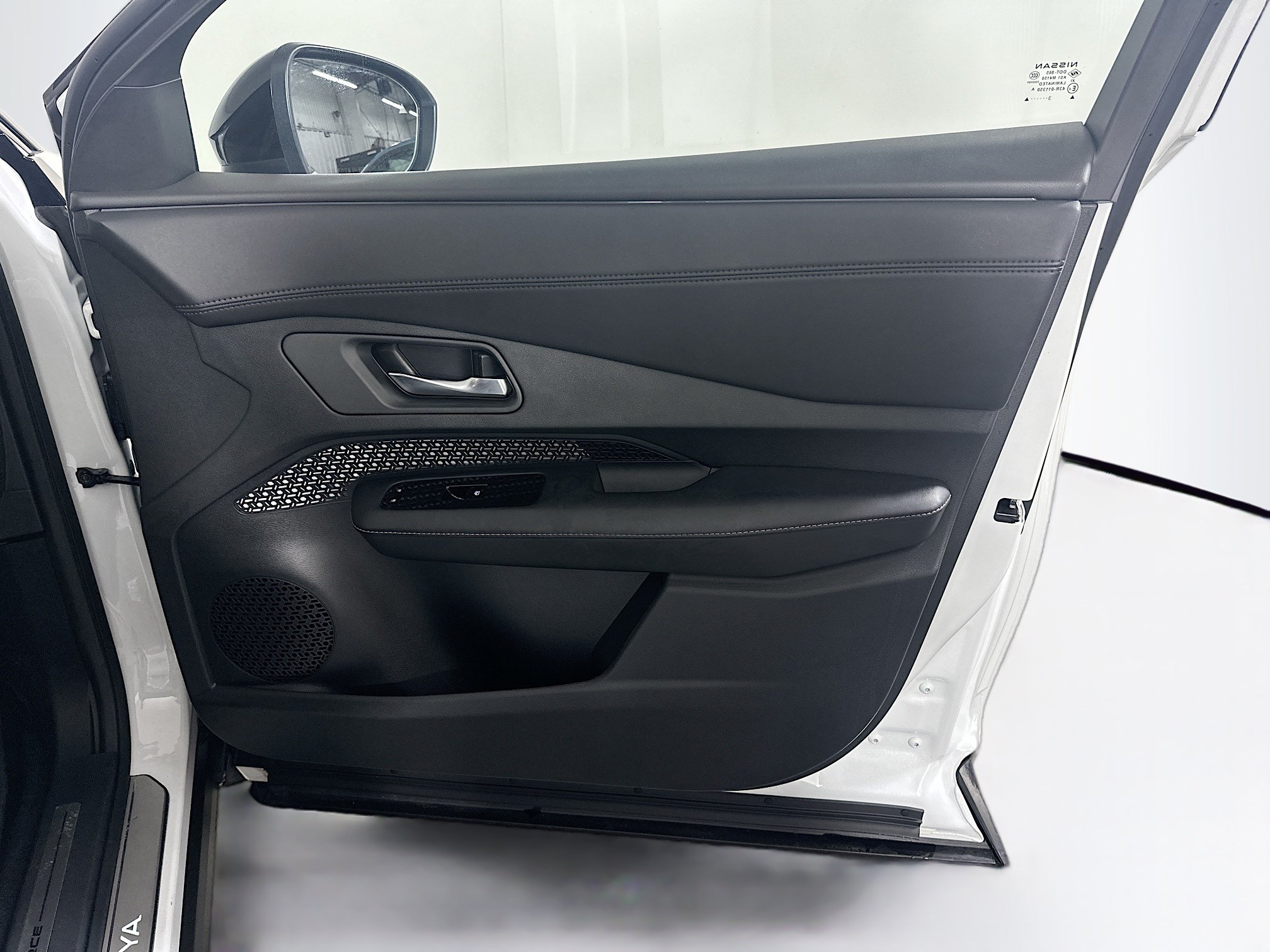 Used 2024 Nissan Ariya AWD image 31