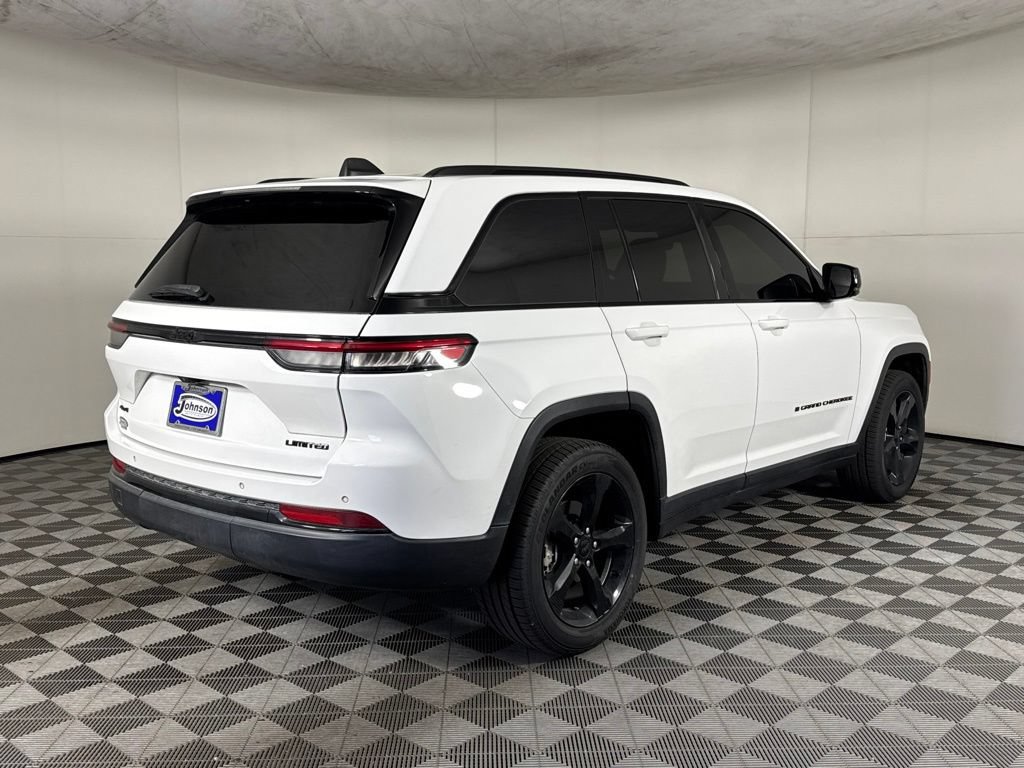 Certified 2023 Jeep Grand Cherokee Limited w/ Black Appearance Package AWD/4WD image 5