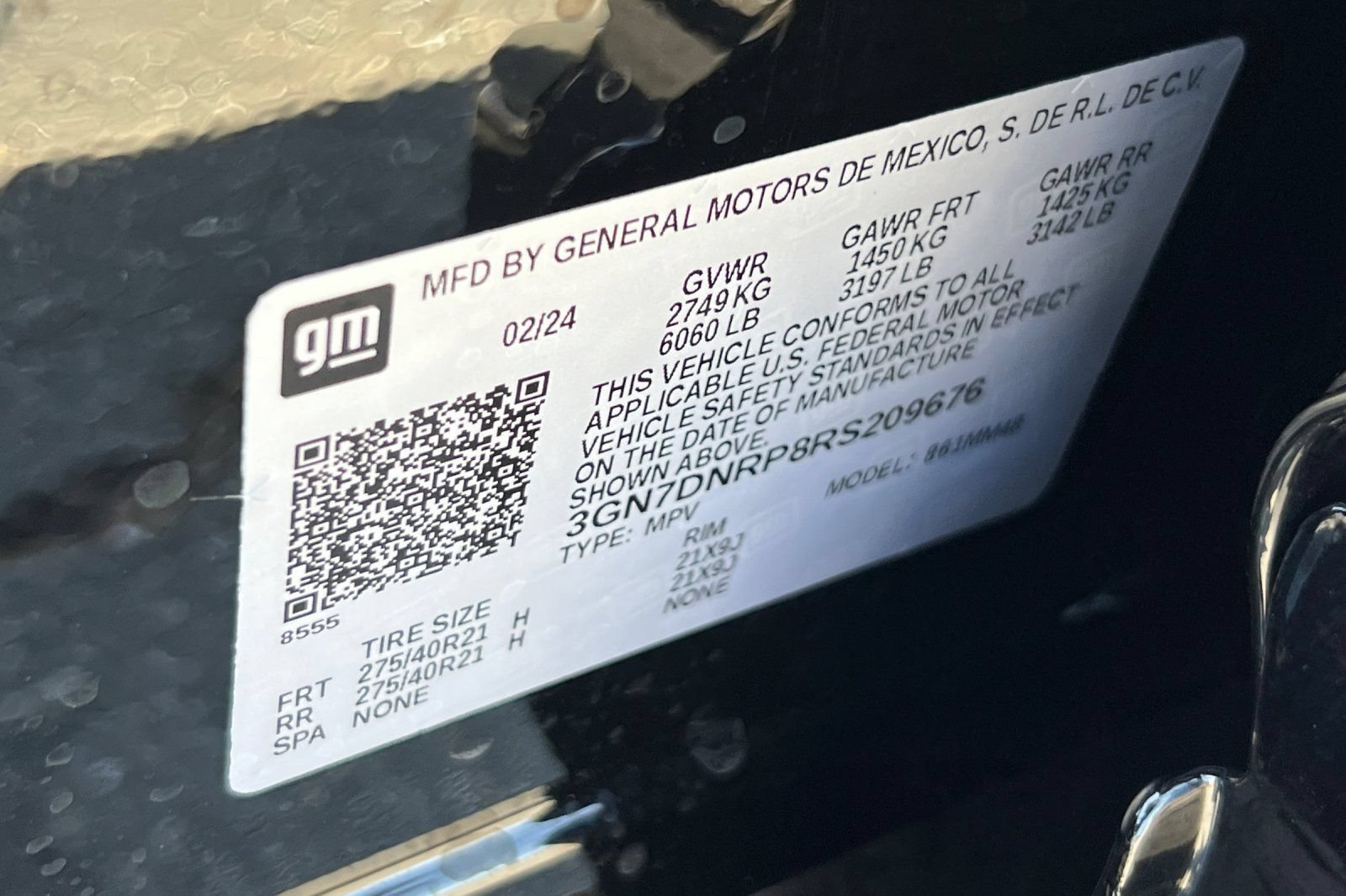 Used 2024 Chevrolet Equinox EV RS FWD image 40