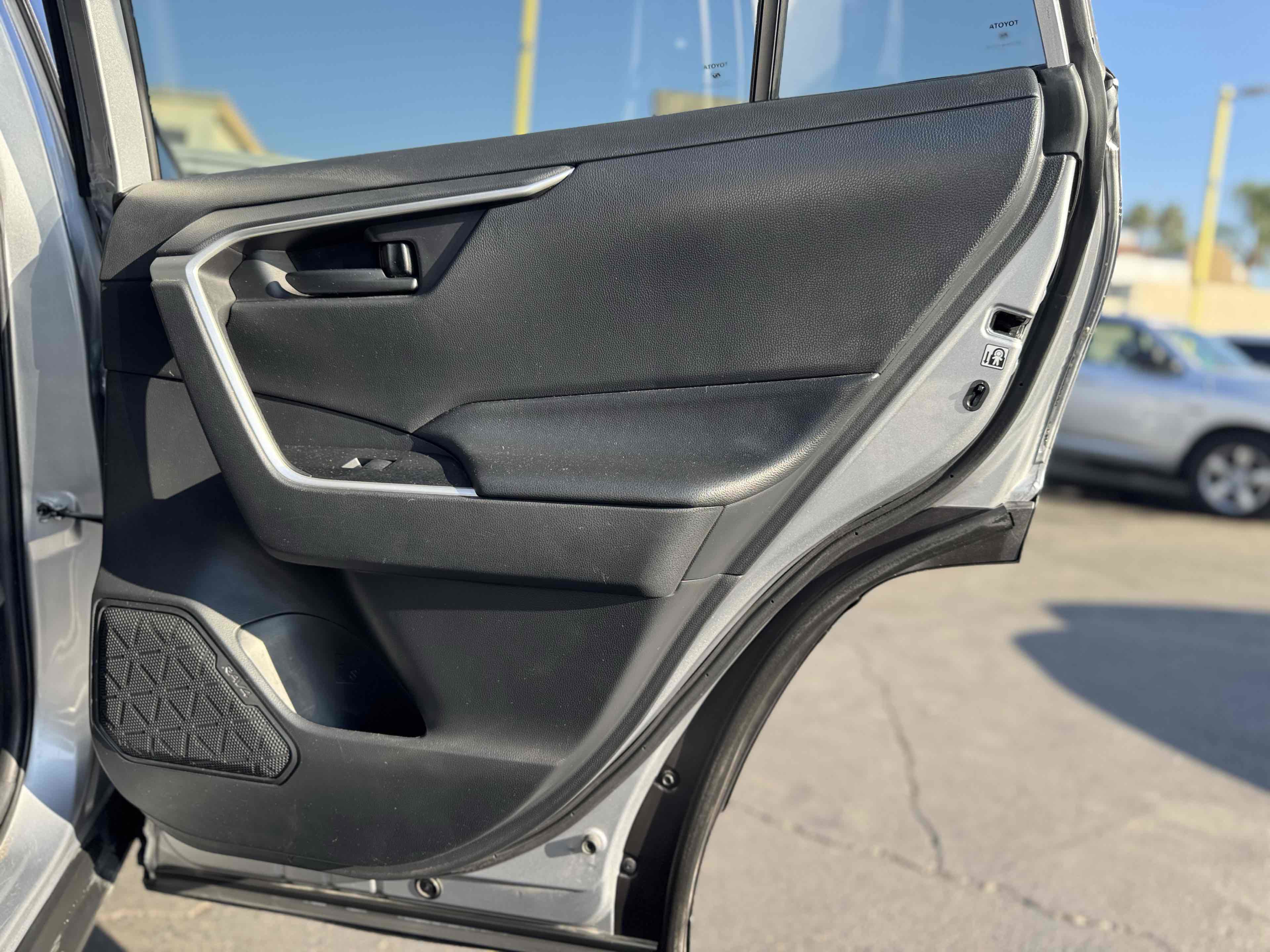 Used 2019 Toyota RAV4 LE w/ Carpet Mat Package image 17