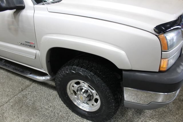 Used 2005 Chevrolet Silverado 2500 LT w/ Heavy-Duty Power Package AWD/4WD image 10
