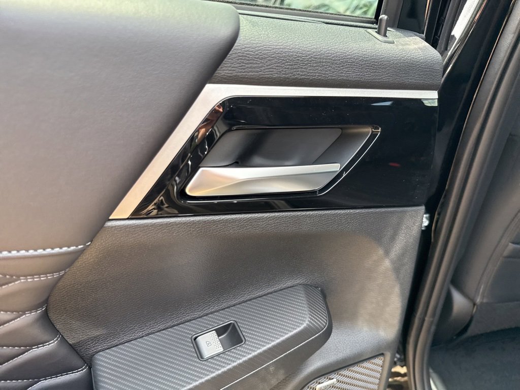 New 2025 Mitsubishi Outlander SEL image 18