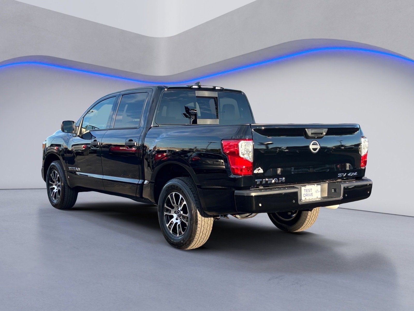 Used 2024 Nissan Titan SV image 13