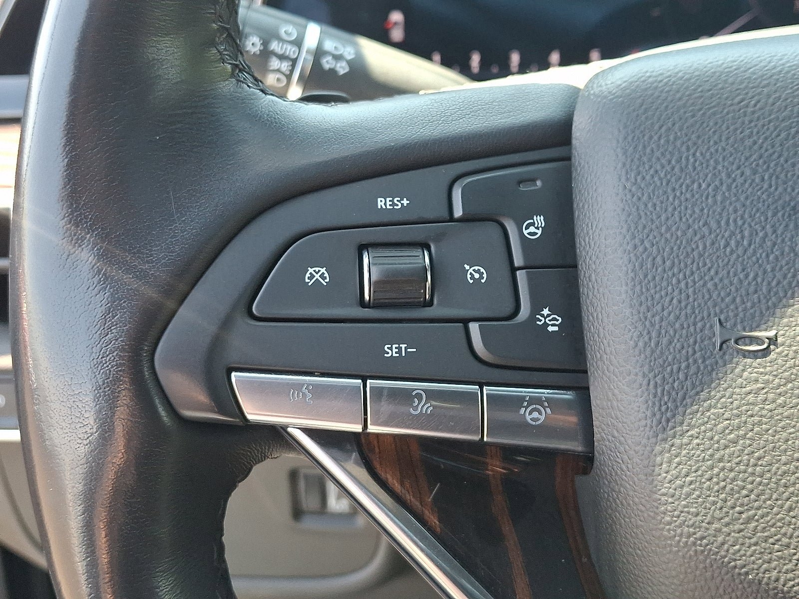 Certified 2023 Cadillac Escalade Premium Luxury AWD/4WD image 27