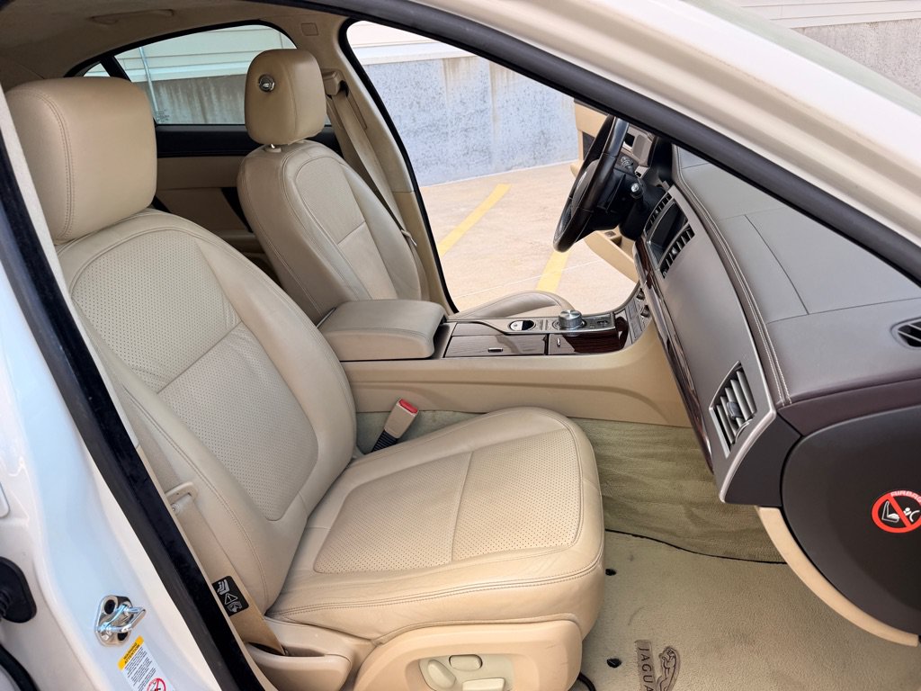 Used 2010 Jaguar XF Premium RWD image 22