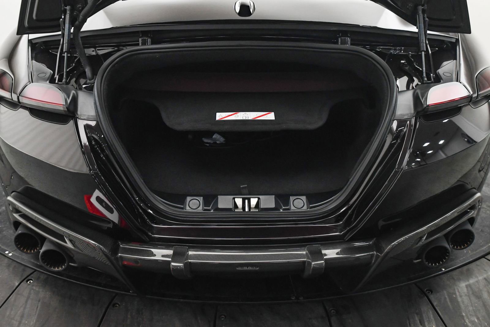 Used 2024 Ferrari Roma Spider image 8