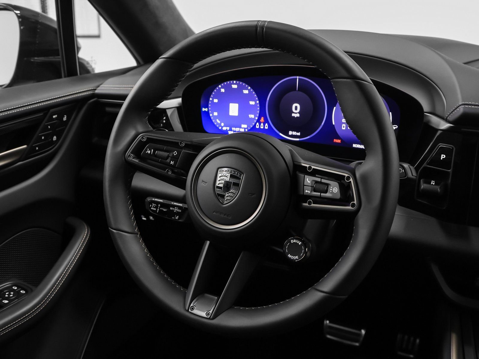 New 2025 Porsche Macan Turbo Electric AWD/4WD image 39