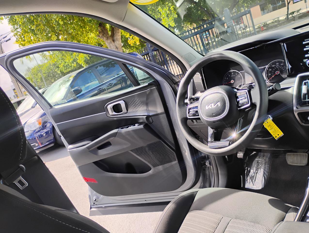 Used 2023 Kia Sorento LX FWD image 25