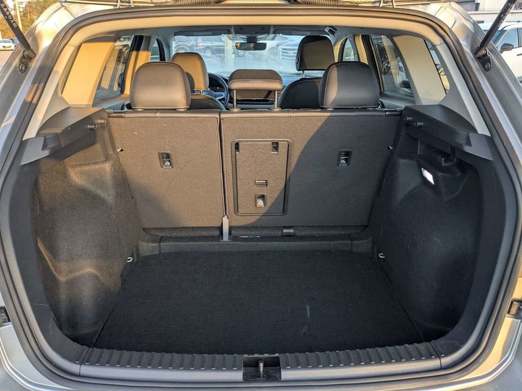 Used 2024 Volkswagen Taos SE image 13