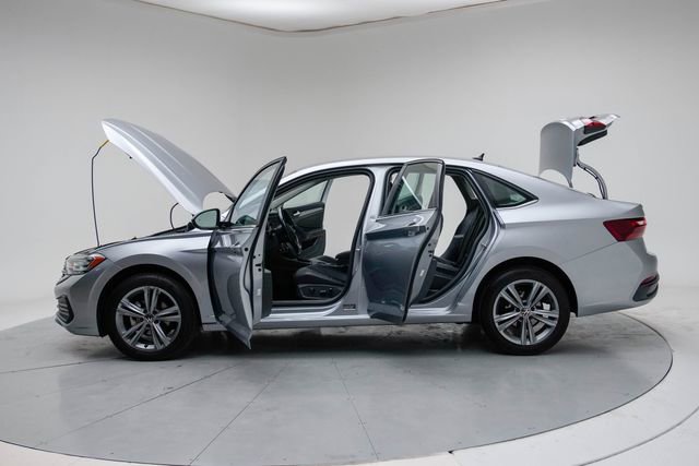 Used 2024 Volkswagen Jetta SE image 18