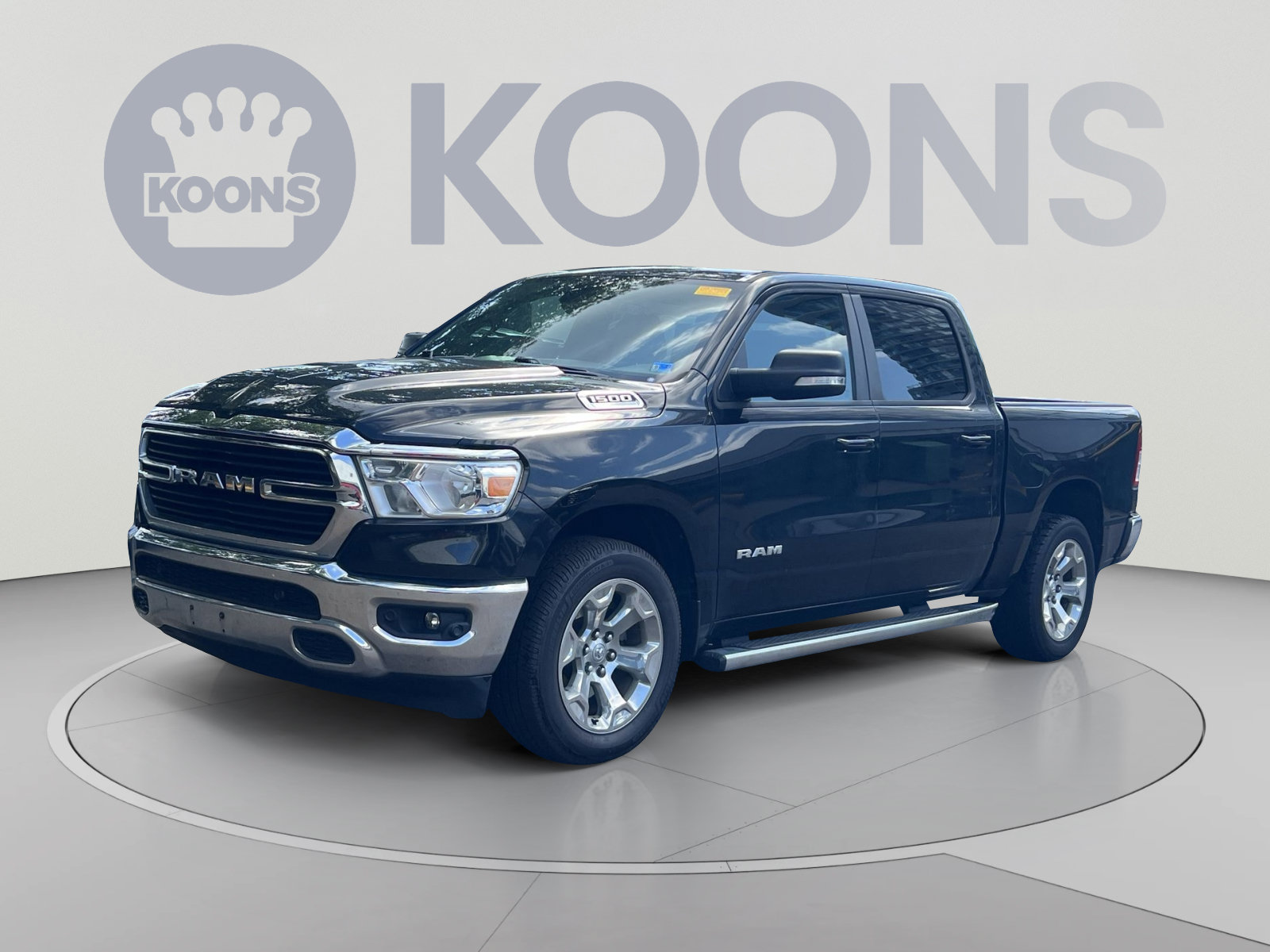 Used 2021 RAM 1500 4x4 Crew Cab image 1