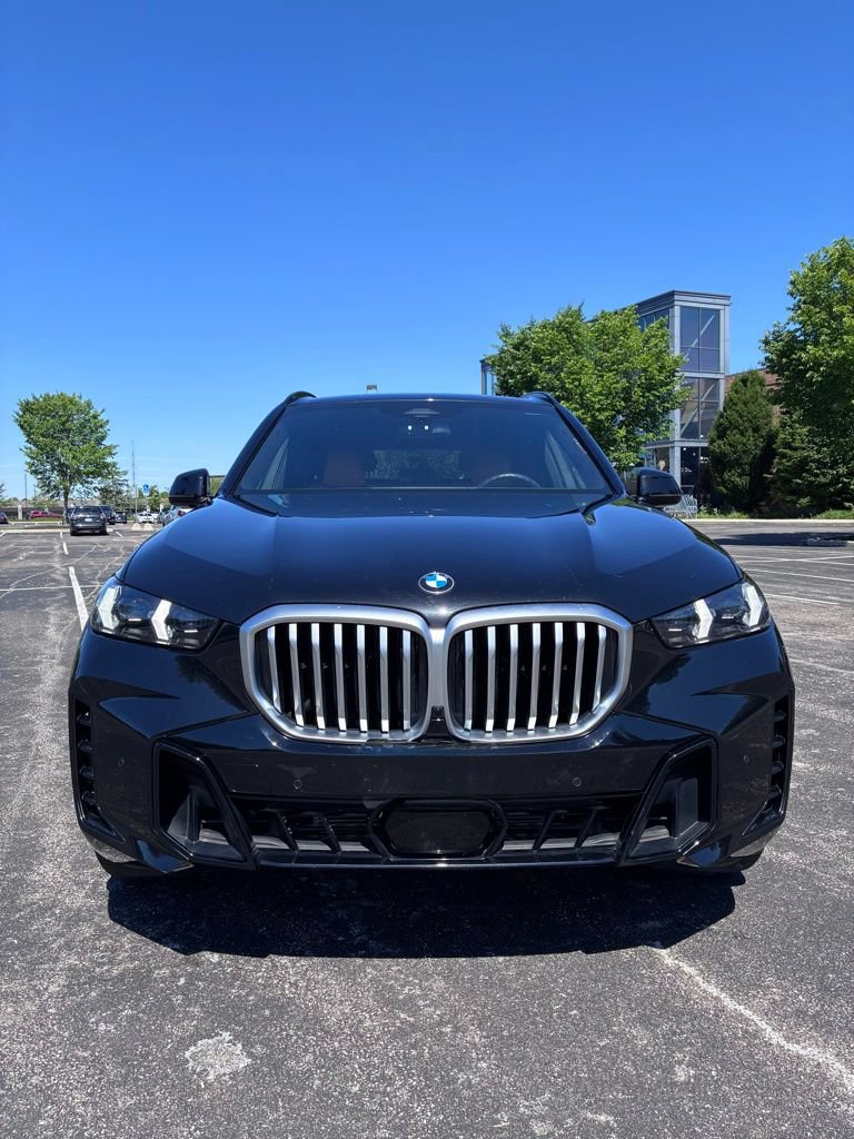 Used 2024 BMW X5 xDrive40i w/ M Sport Package AWD/4WD image 2