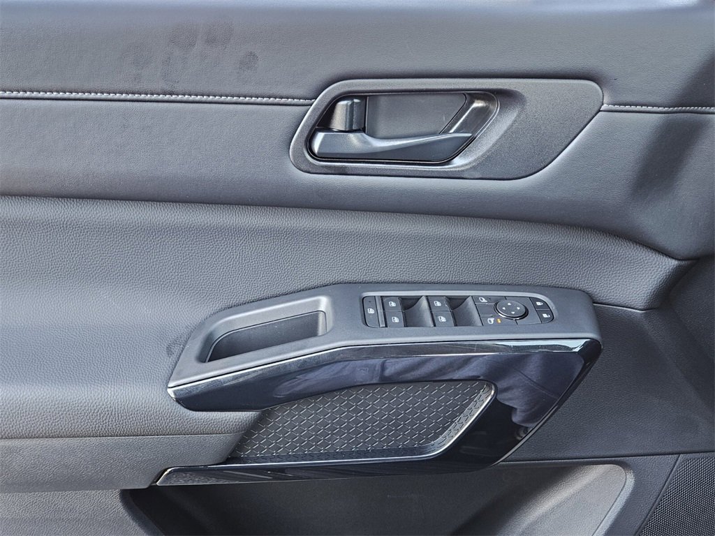 New 2025 Nissan Pathfinder SV w/ SV Premium Package image 28