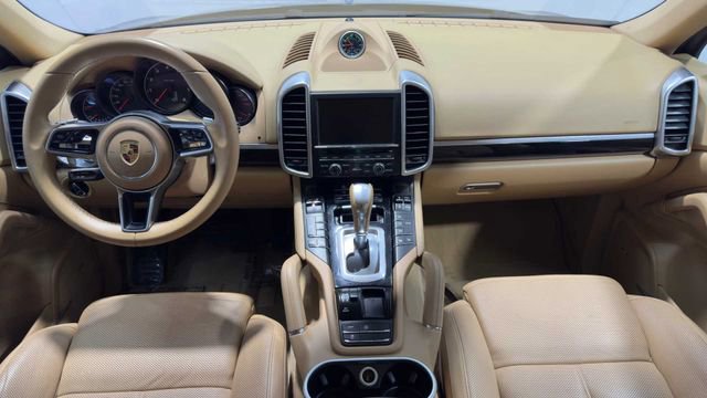 Used 2016 Porsche Cayenne AWD/4WD image 16