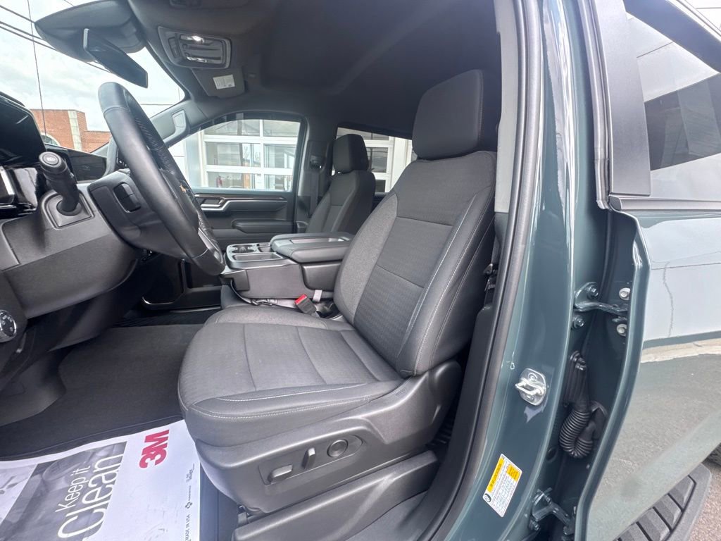 Used 2025 Chevrolet Silverado 1500 LT image 12