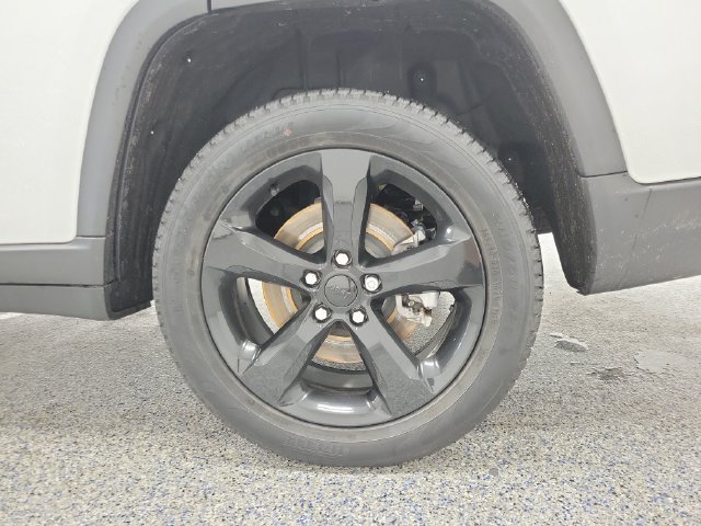 Used 2023 Jeep Grand Cherokee L Limited w/ Black Appearance Package AWD/4WD image 5