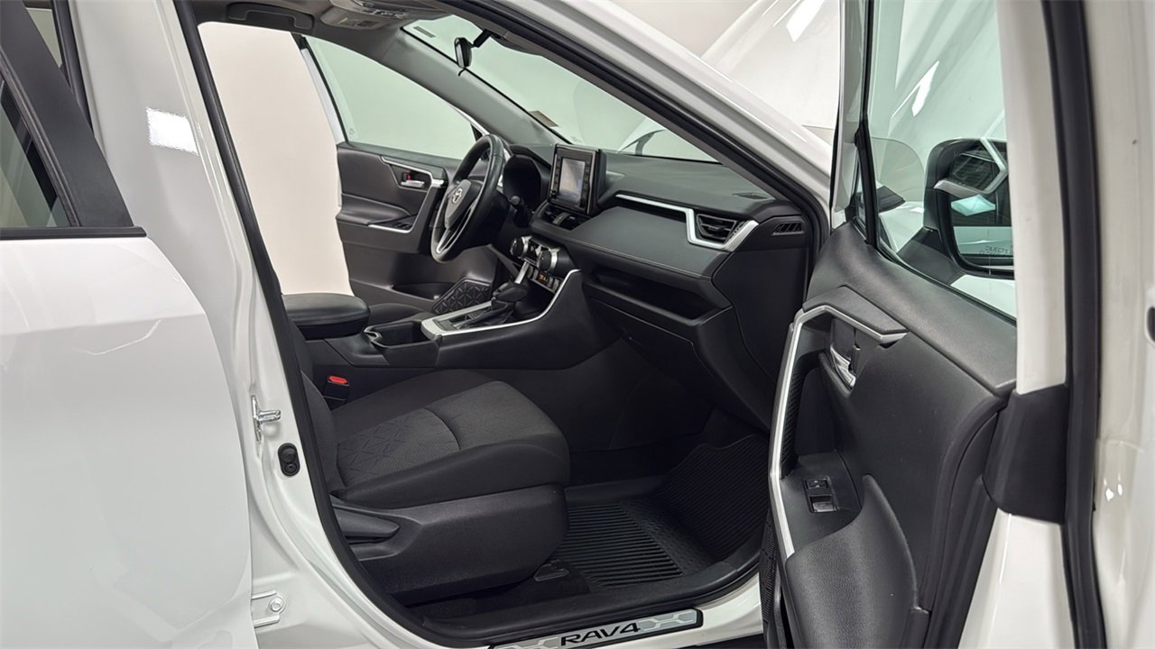 Used 2022 Toyota RAV4 XLE image 18