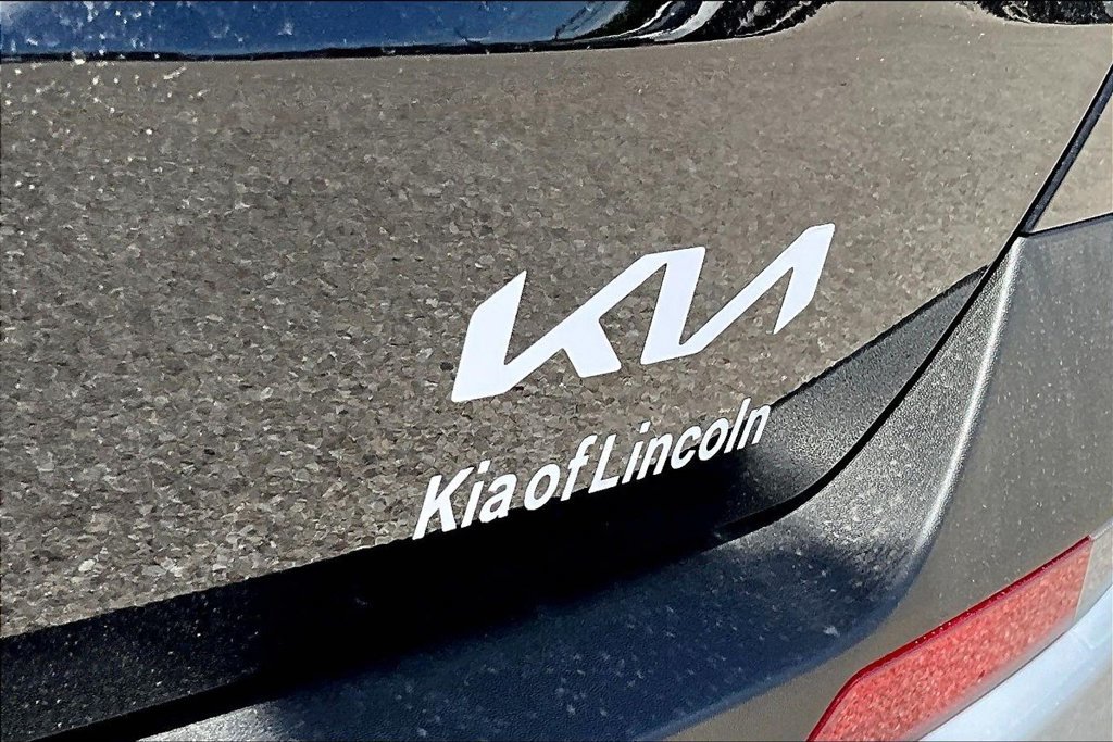 New 2026 Kia Carnival FWD image 9