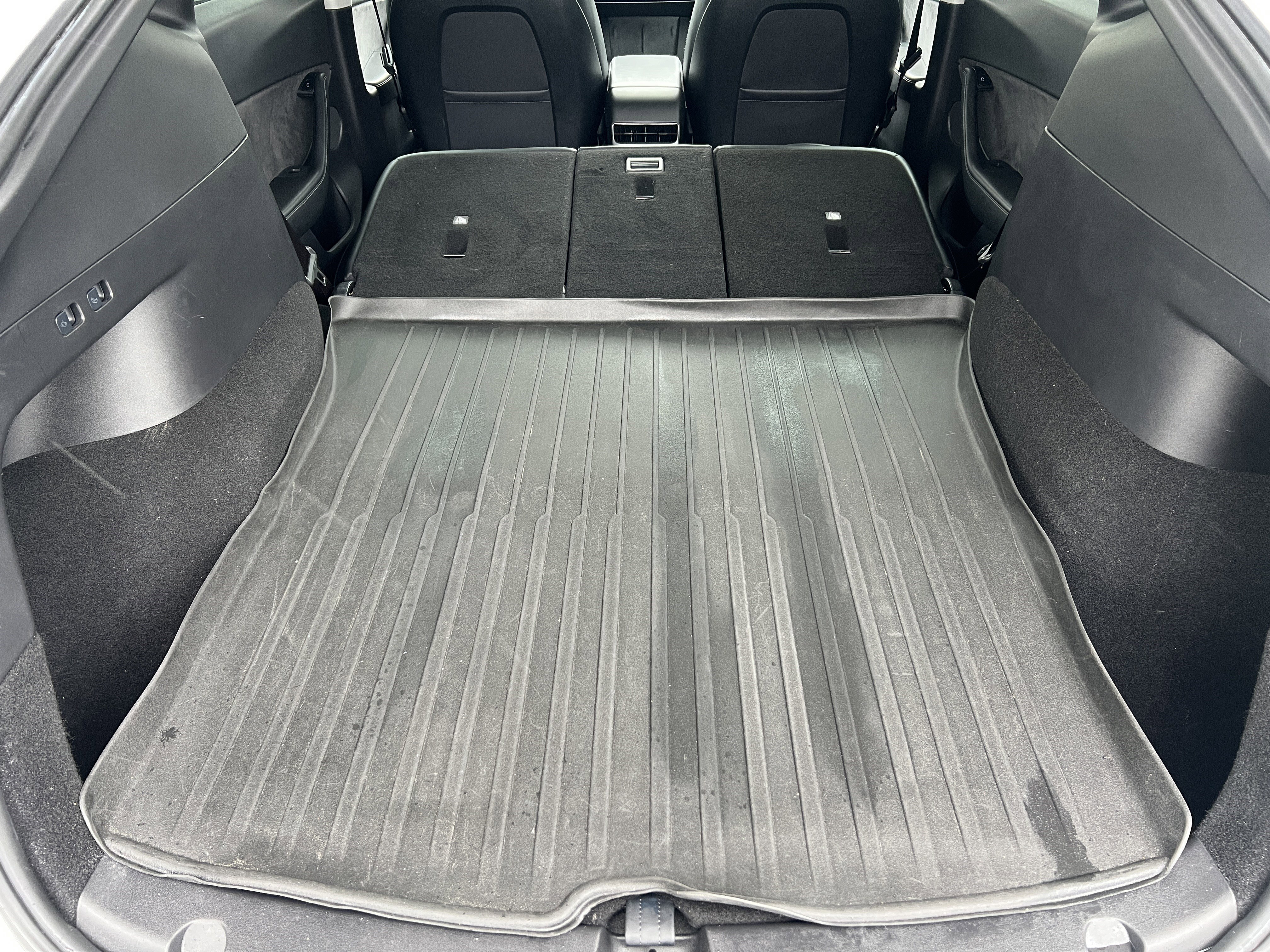Used 2021 Tesla Model Y Long Range AWD/4WD image 20