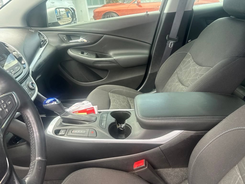Used 2017 Chevrolet Volt LT FWD image 16