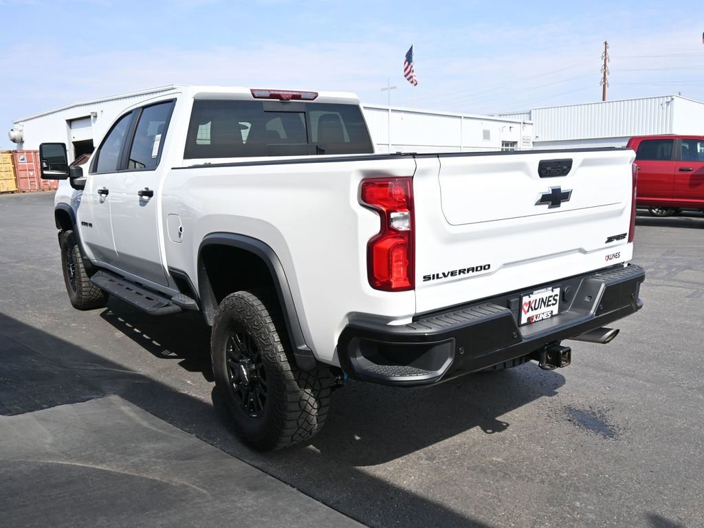 Used 2024 Chevrolet Silverado 2500 ZR2 w/ Technology Package image 10