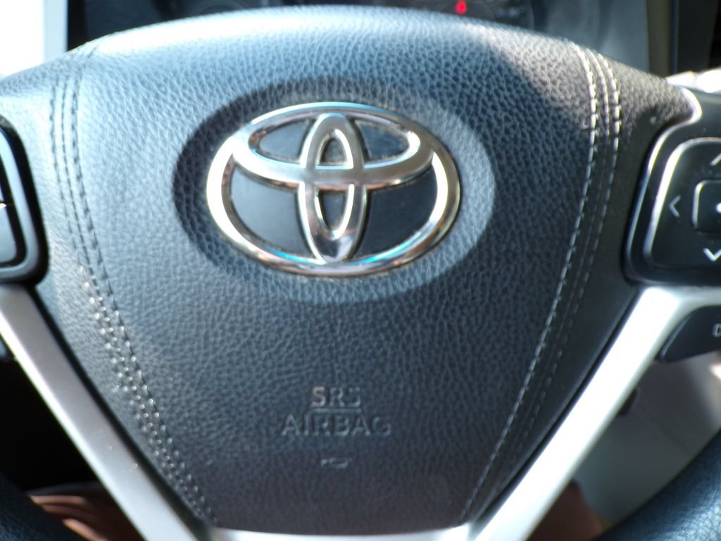 Used 2017 Toyota Sienna LE AWD/4WD image 30