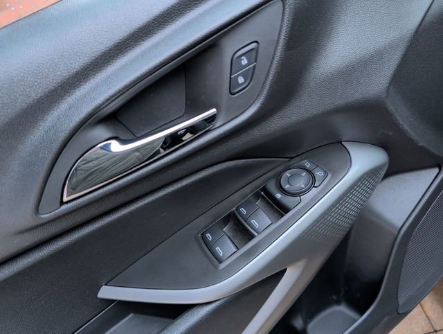 Certified 2024 Chevrolet Trax RS w/ Sunroof Package image 15