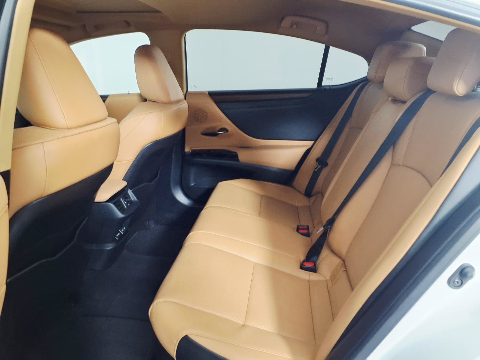 Used 2025 Lexus ES 300h w/ Premium Package FWD image 13