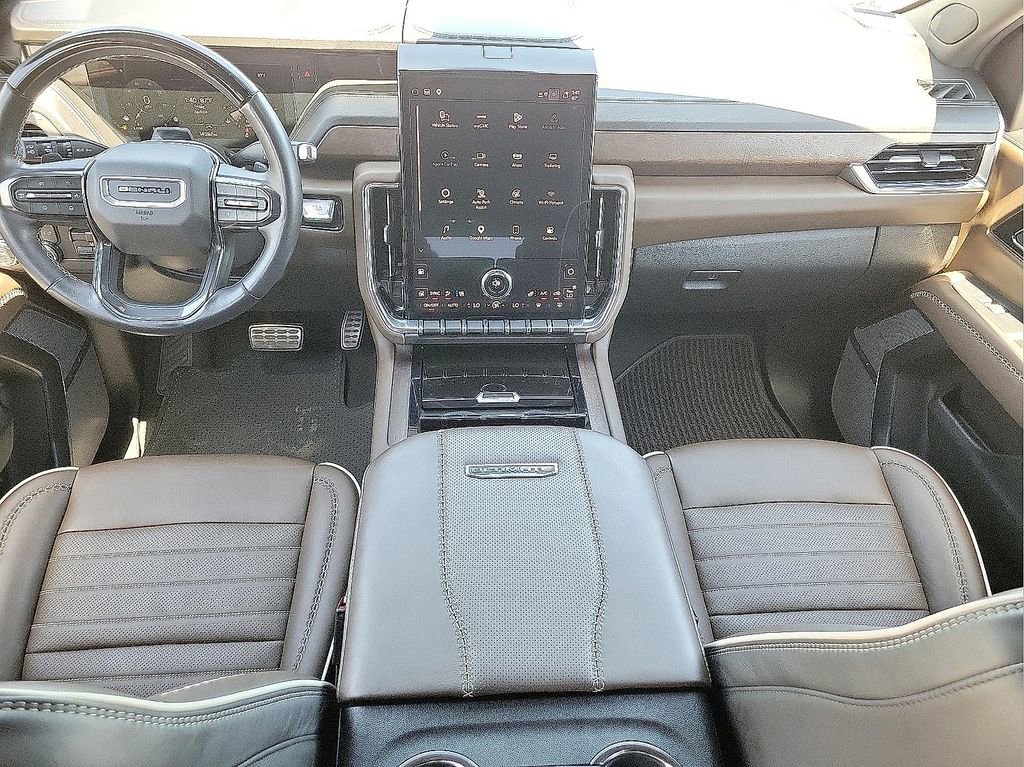 Used 2025 GMC Yukon XL Denali Ultimate AWD/4WD image 11
