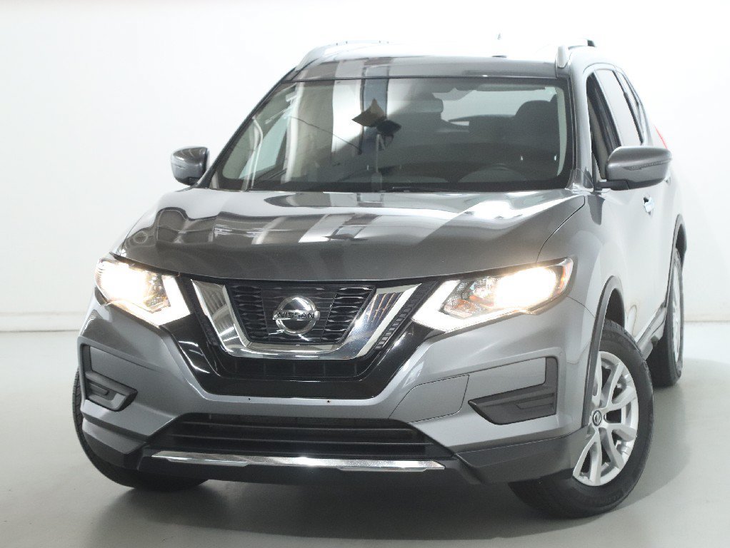 Used 2017 Nissan Rogue SV w/ Sun & Sound Touring Package AWD/4WD image 4